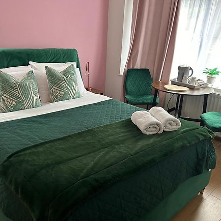 The Lily Pad Near Poole Dorset Self Contained Private Entrance And Free Parking Hotel Corfe Mullen ภายนอก รูปภาพ