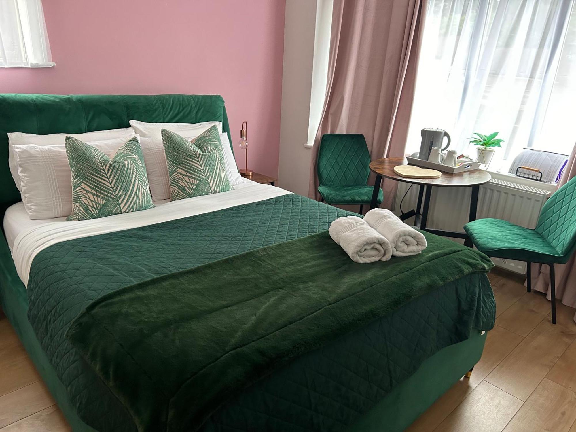 The Lily Pad Near Poole Dorset Self Contained Private Entrance And Free Parking Hotel Corfe Mullen ภายนอก รูปภาพ
